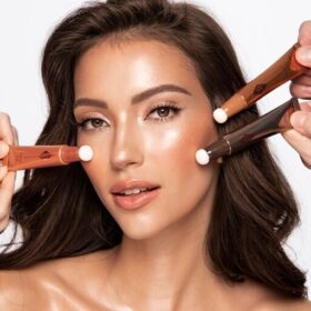 BEAUTY LIGHT WAND & HOLLYWOOD CONTOUR KIT: IL KIT IMPERDIBILE PER GLI ZIGOMI