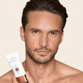 CREMA IDRATANTE COLORATA UNISEX PER UN ASPETTO LUMINOSO E SALUTARE