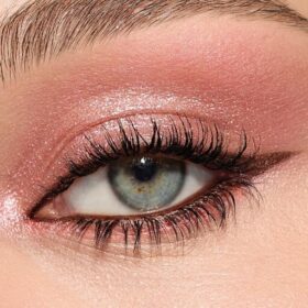 LA PALETTA DI CHARLOTTE CON LE TENDENZE DI BELLEZZA PER GLI OCCHI: PINK LOVE