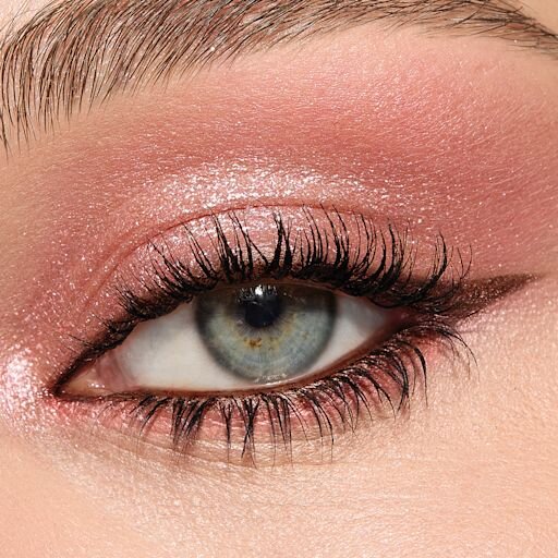 LA PALETTA DI CHARLOTTE CON LE TENDENZE DI BELLEZZA PER GLI OCCHI: PINK LOVE