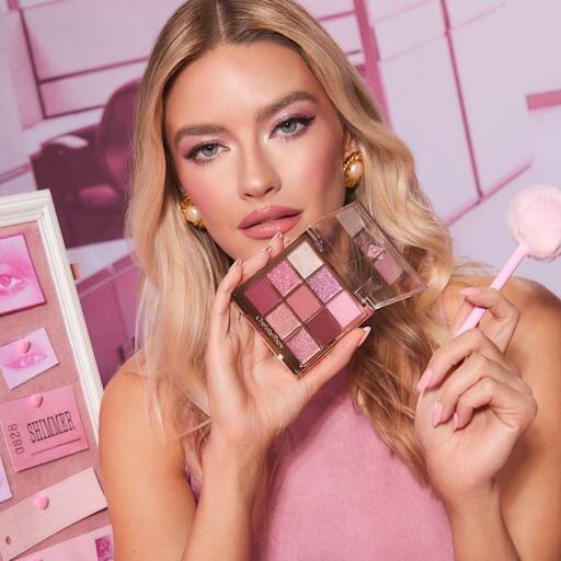 LA PALETTA DI CHARLOTTE CON LE TENDENZE DI BELLEZZA PER GLI OCCHI: PINK LOVE