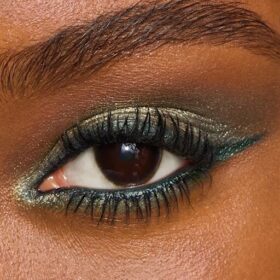 LA PALETTE DI CHARLOTTE CON LE TENDENZE DI BELLEZZA PER GLI OCCHI: EMERALD EFFECT