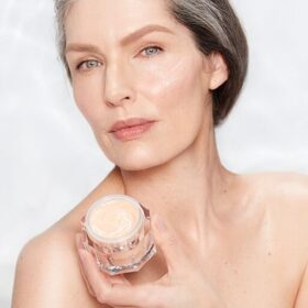 SET SKINCARE DUO PER LA CURA DELLA PELLE E DELLE LABBRA: PELLE LUMINOSA E LABBRA PIÙ RIPOLITE