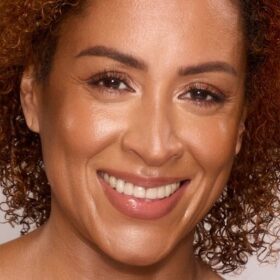 UNREAL SKIN SHEER GLOW TINT FONDOTINTA IDRATANTE IN STICK 11 TAN